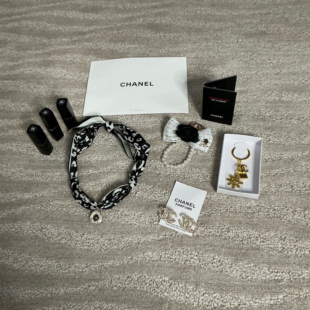 Chanel Black and White Beautiful Bundle - Picture 4 of 16